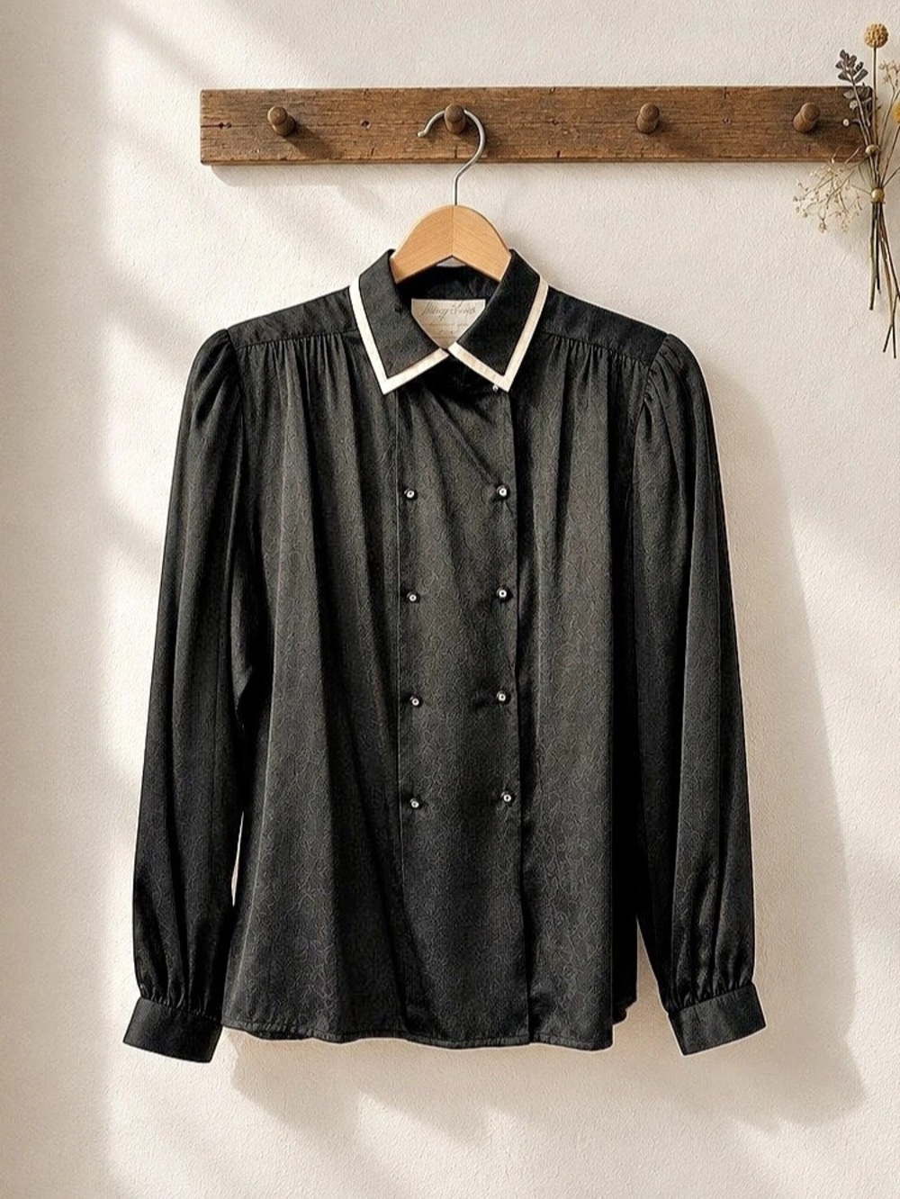 Vintage Women's 💯 silk Black Button-Down Blouse